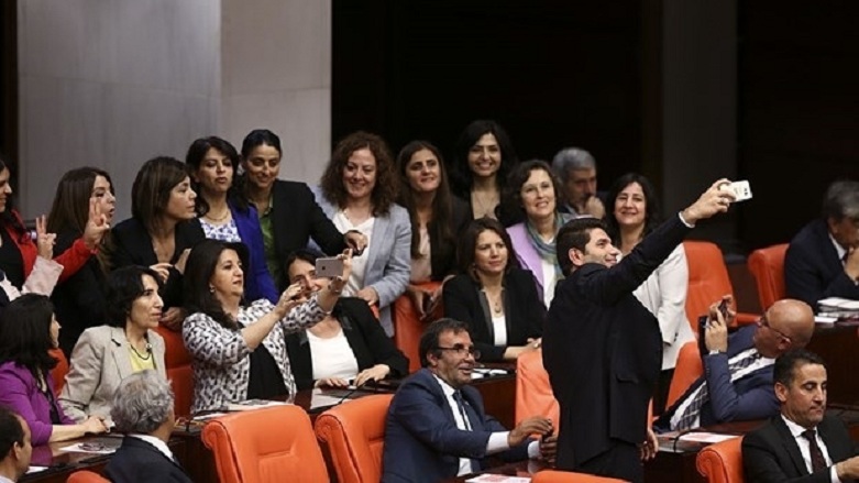 Turkey arrests a dozen pro-Kurdish HDP lawmakers, party leaders
